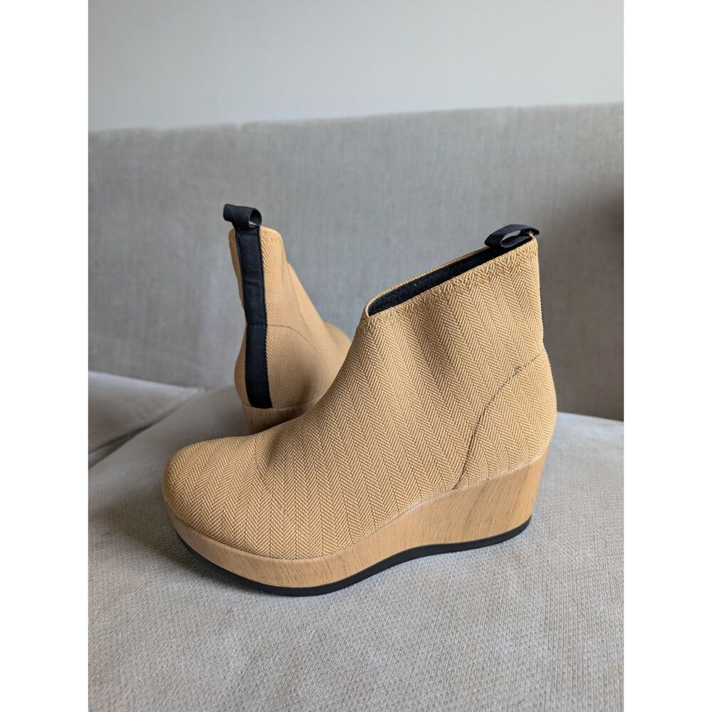 Charleston Shoe Co. Sumter Boots Women's 10 Wheat Wedge Ankle Bootie